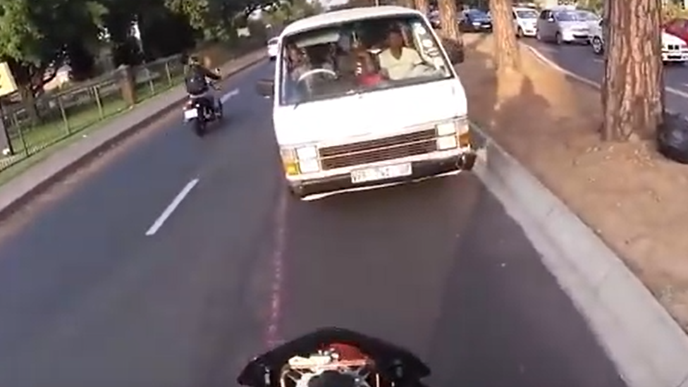 MET Police ram moped criminals