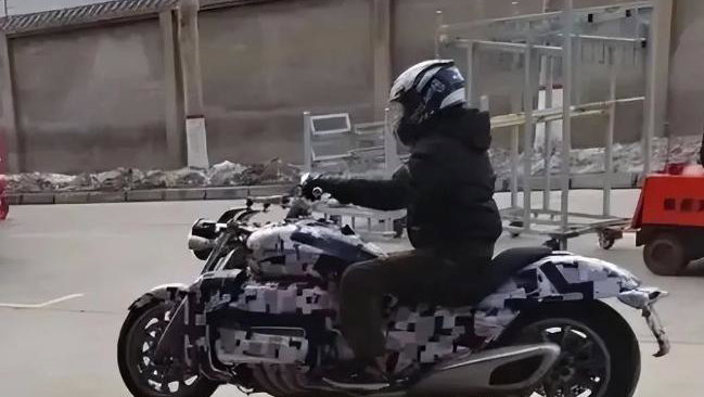 Flat-eight-GWM-Cruiser-Spyshot