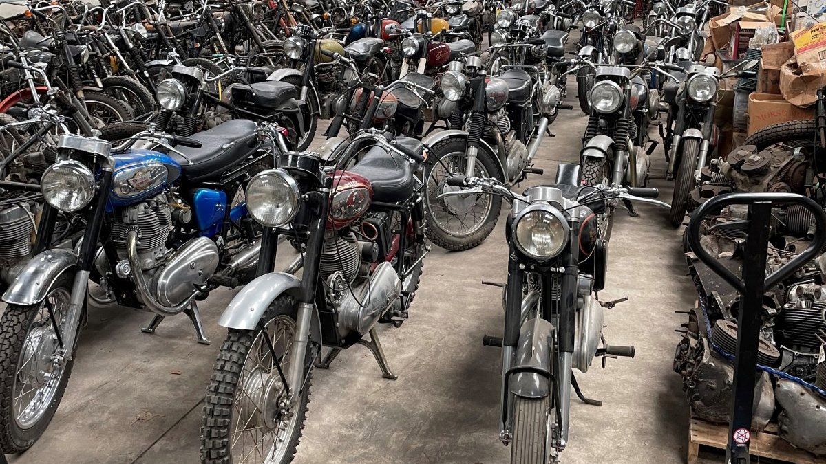 Hitchcocks-classic-bike-haul