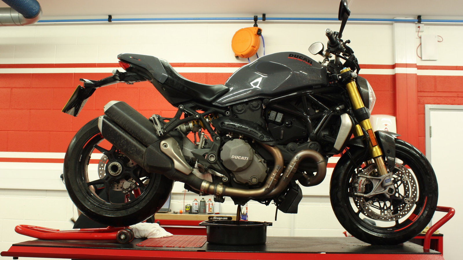 Ducati Monster 1200 S