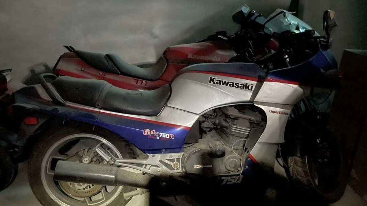 Kawasaki-GPX-750-R-barn-find