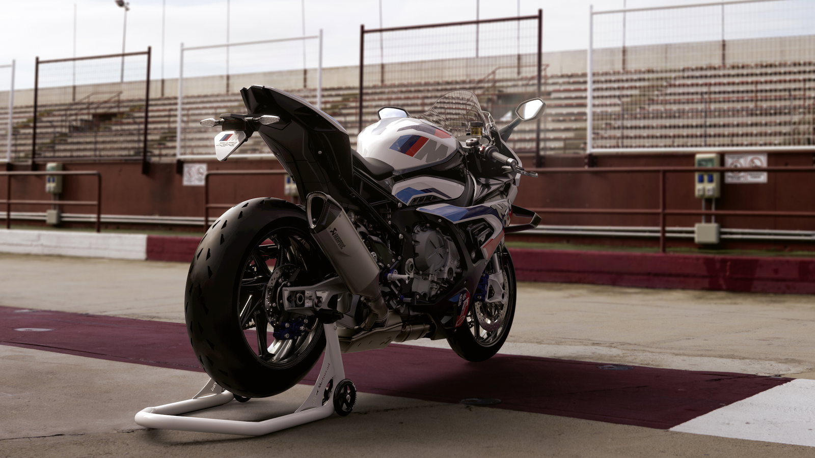 BMW M1000 RR - rear