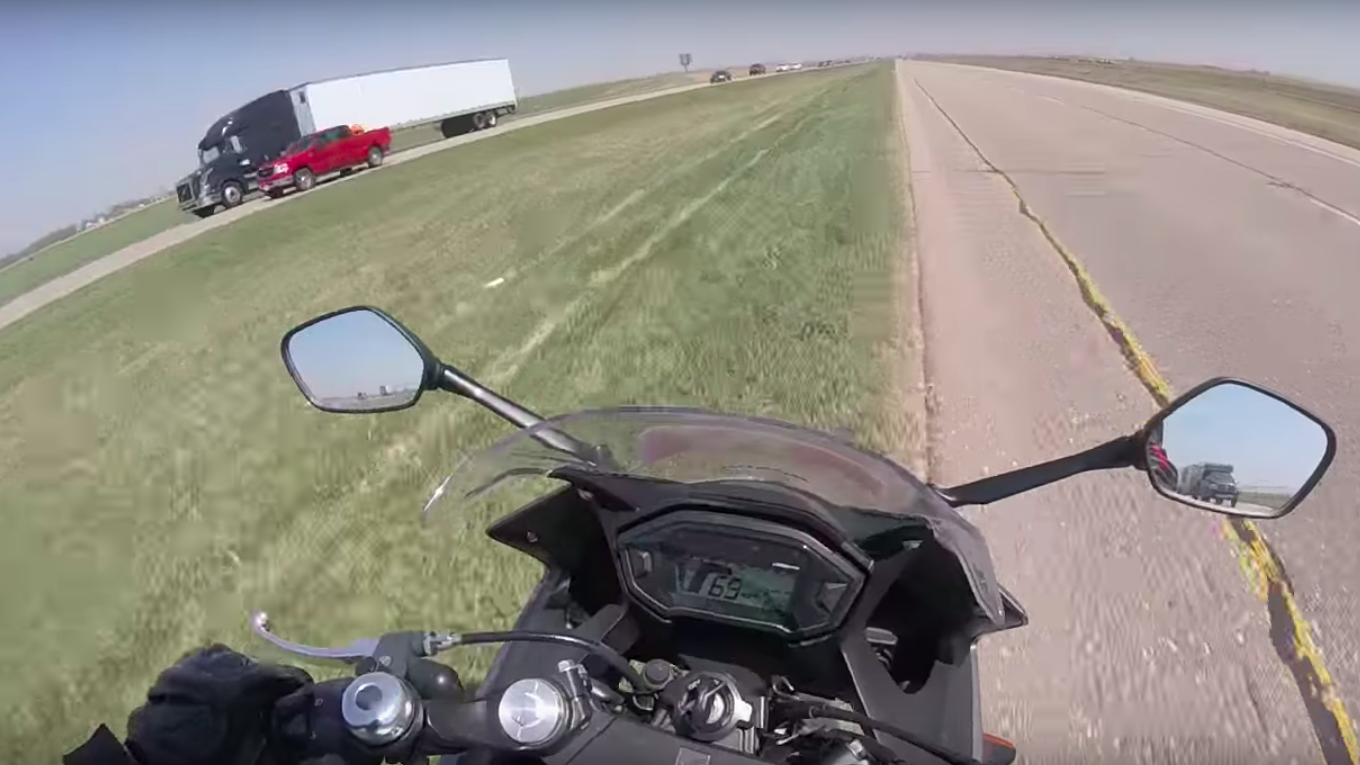 Cbrc Rider Crosswind sends CBR rider off-road | Visordown