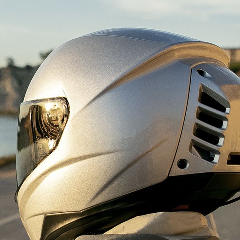 air conditioned motorcycle helmet This is the air-conditioned helmet we need in this hot weather