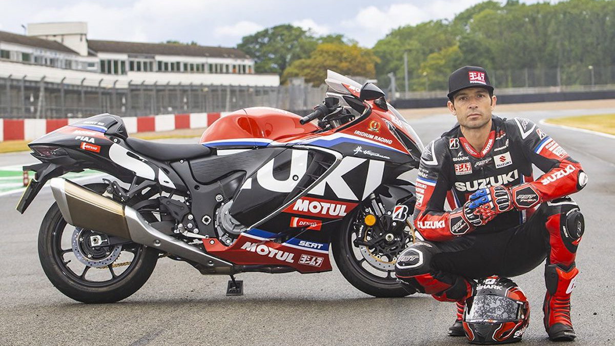 Suzuki-presents-replica-Hayabusa-to-world-champion-Sylvain-Guintol-02.jpeg