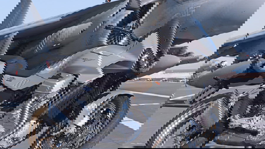 V100 Mandello Aviazione Navale takes off