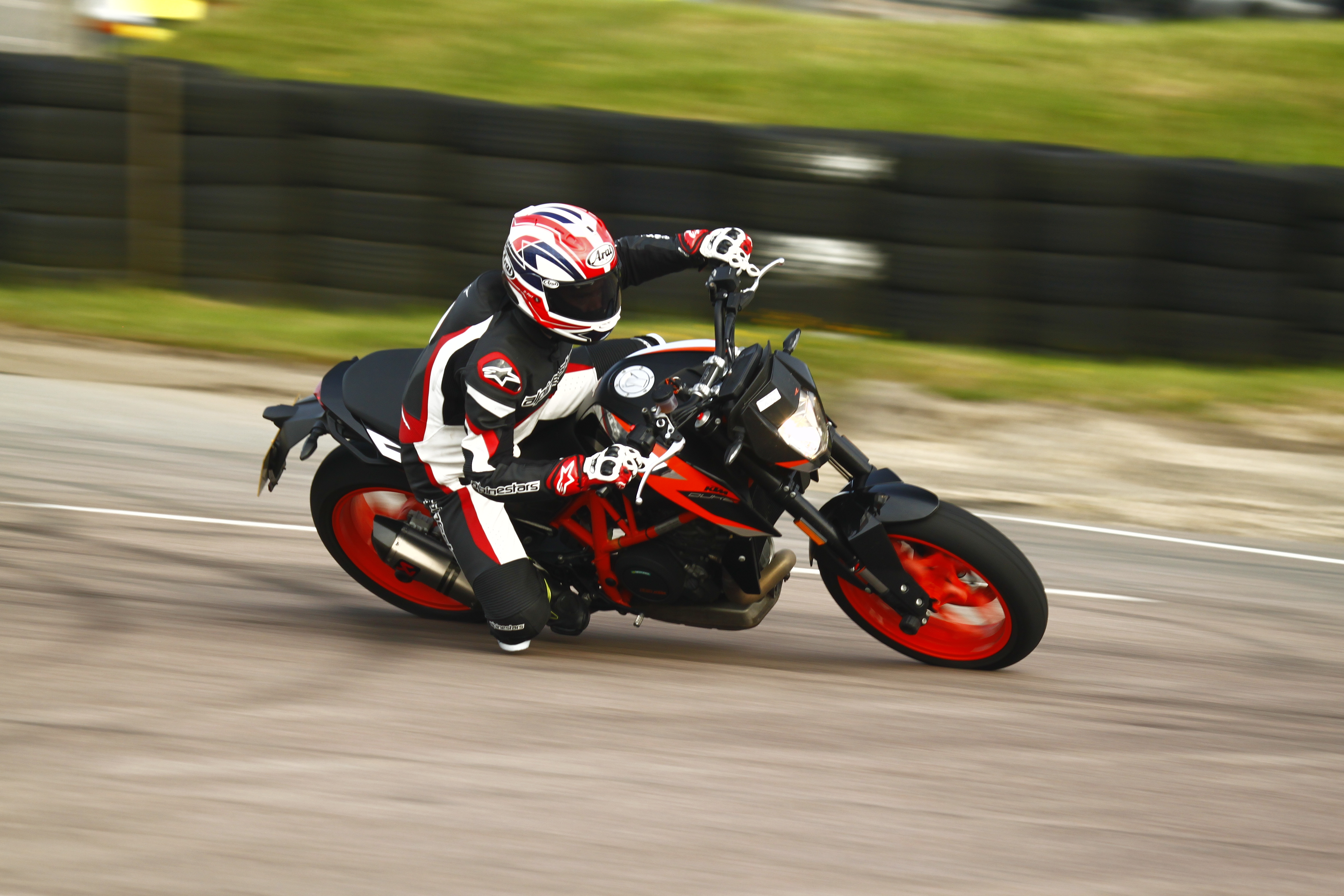 KTM 690 Duke Track First Look Review- Special Racing 