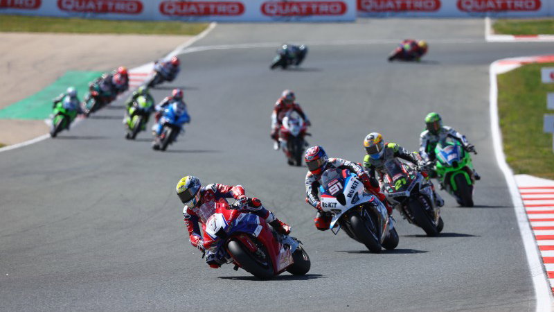 Tommy Bridewell leads Leon Haslam, 2024 Navarra BSB.