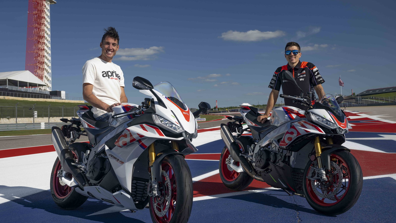 Aprilia RSV4 Factory, Tuono V4 Factory in Speed White colour