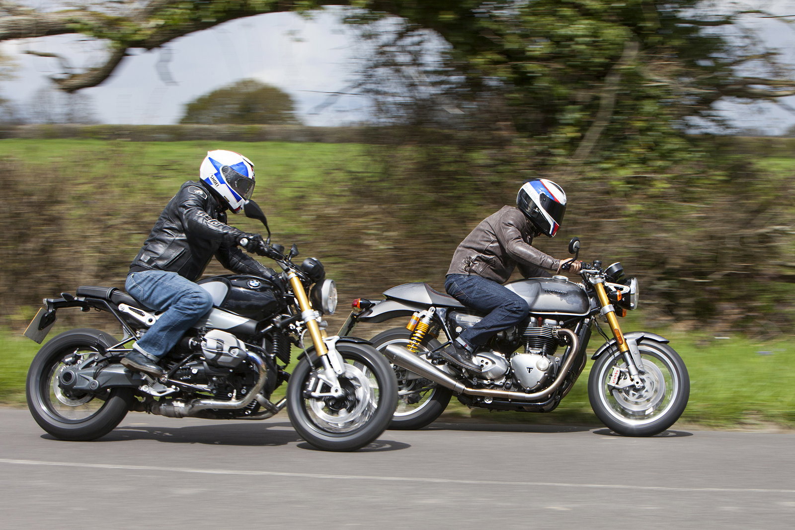 Triumph Thruxton R vs BMW R nineT video review
