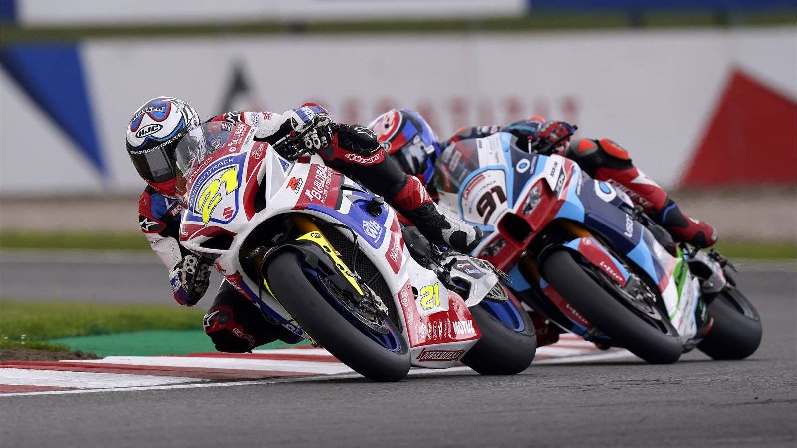 Christian Iddon and Leon Haslam at 2022 Donington National BSB. - www.suzuki-racing.com