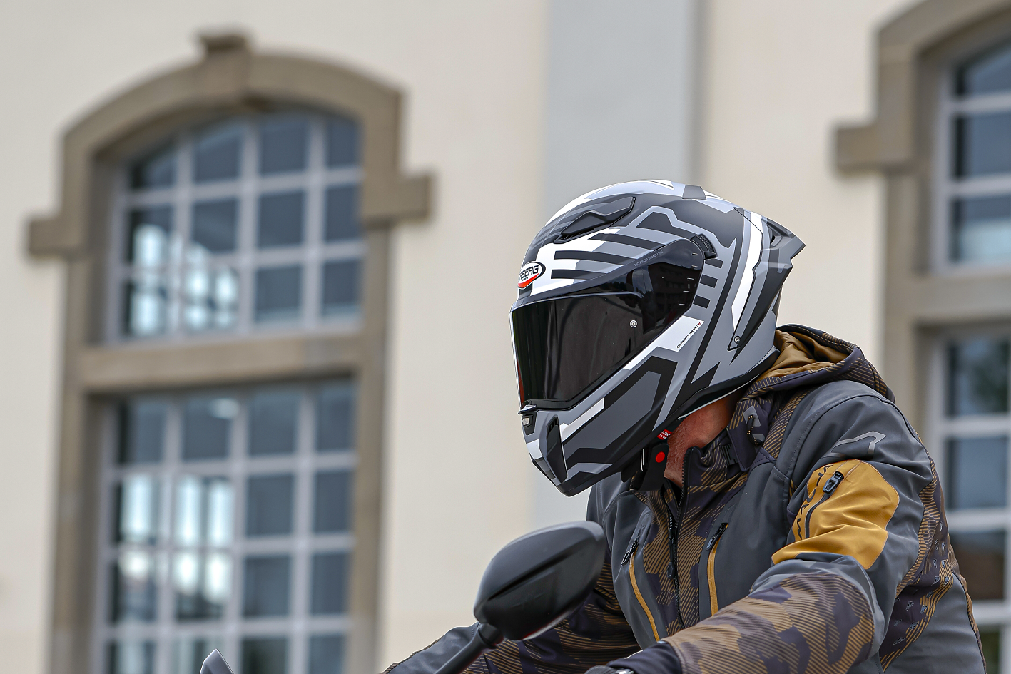 caberg droid helmet Matt Black Flip Up Motorcycle Caberg Cares For over 20 years Caberg have been at the forefront of technical evolution and stylistic innovation Caberg Droid - Iron -