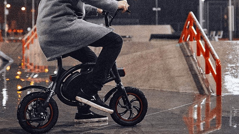 France make new vehicle category for light electric moped, no licence needed!