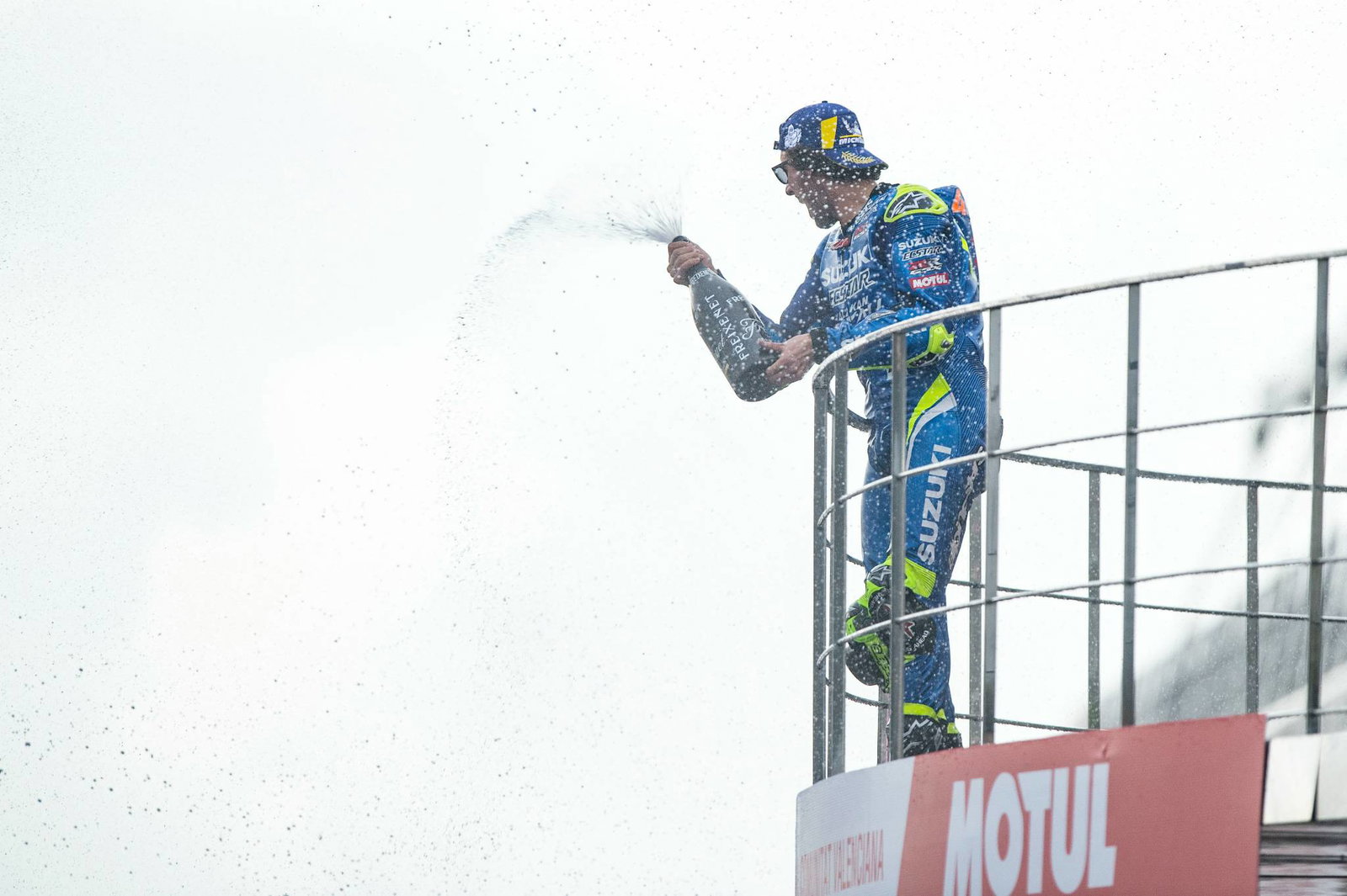 Vinales ‘nightmare six laps’ with electronics glitch