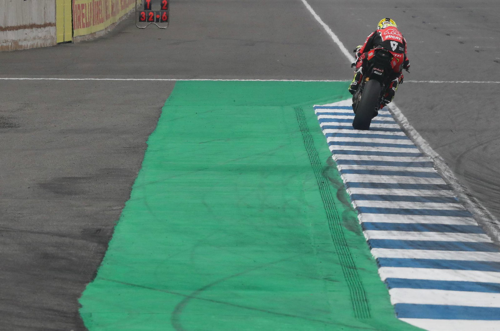 Bautista: I was lucky not to crash in “great fight” with Rea