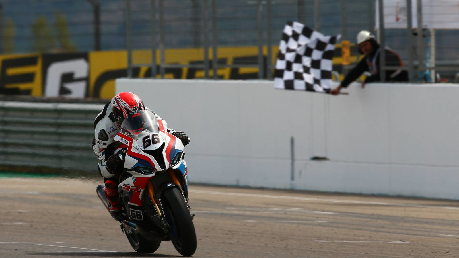 Sykes keeps pressure on Bautista in warm-up