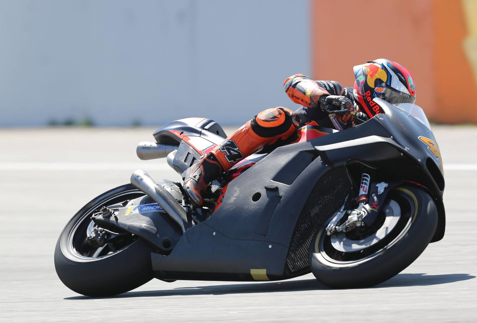 Valencia MotoE test - Race Results