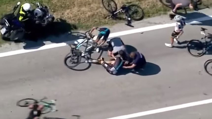 Giro d'Italia motorcycle crash