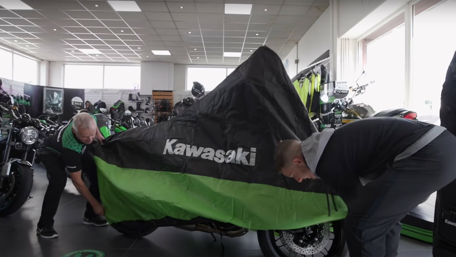 Jonathan Rea gets his first Kawasaki motorcycle