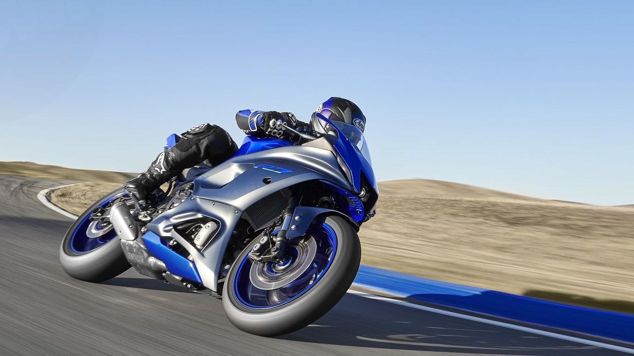 Yamaha R7