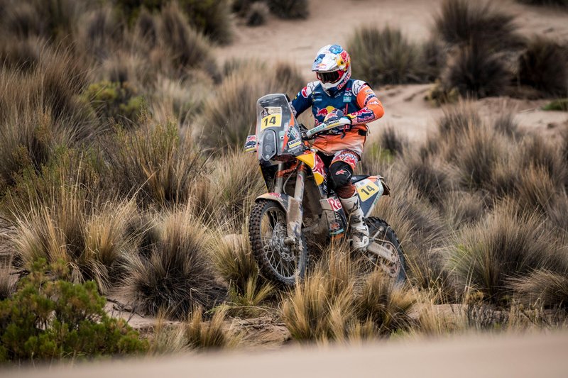 Sam Sunderland leads the Dakar on day 3