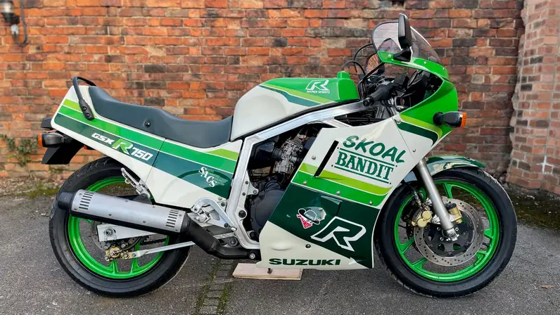 Suzuki GSX-R750 Skoal Bandit. - Iconic Auctioneers