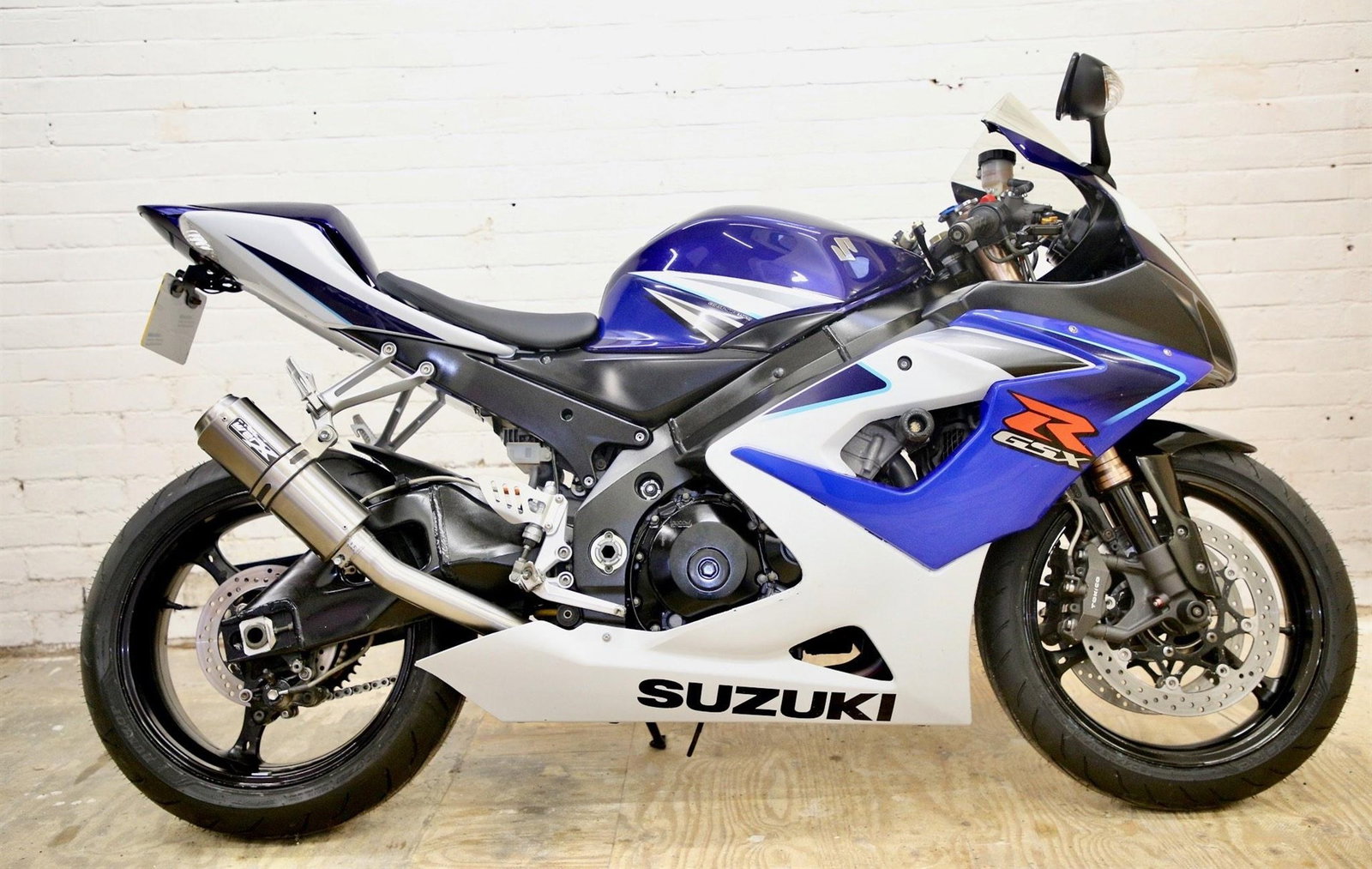 スズキGSX-R1000  K5 2010 GSX-R1000 K5-K6 review | Visordown