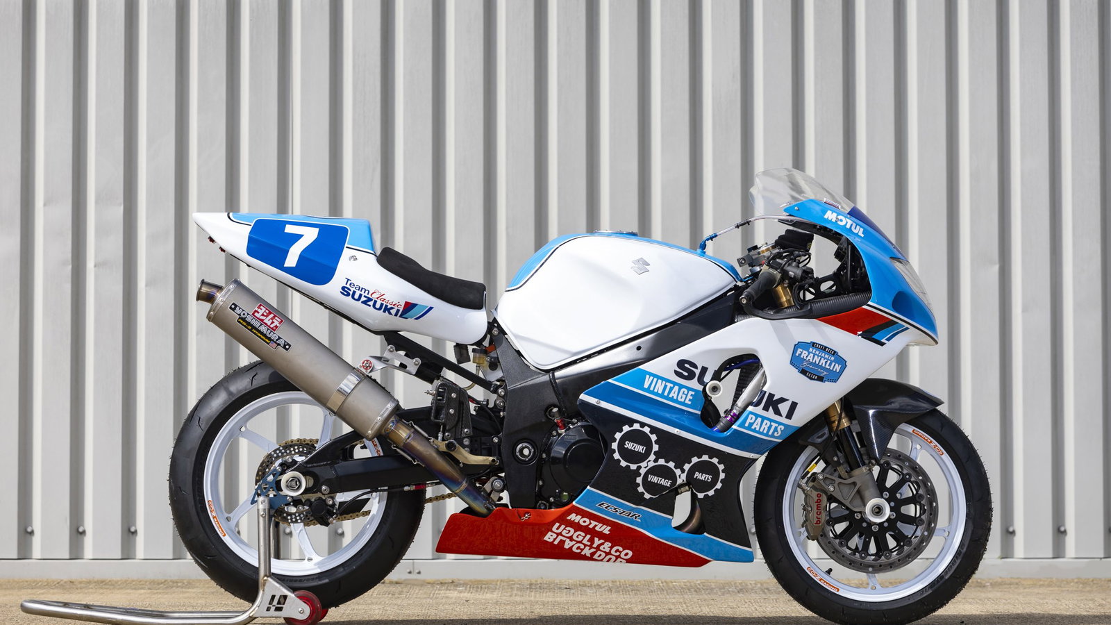Team-Classic-Suzuki-GSXR1000-K1-Racer