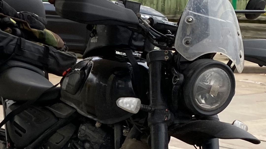 New lightweight Triumph motorcycle spotted on UK roads!