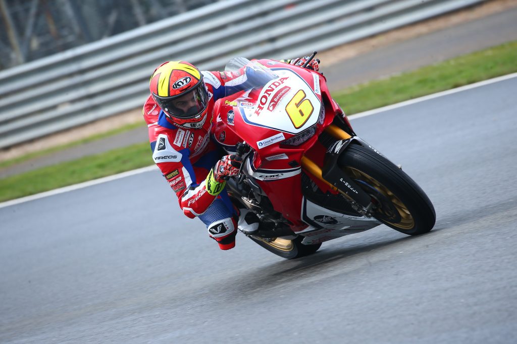 Fores splashes to maiden BSB pole at Knockhill as Ducati struggles