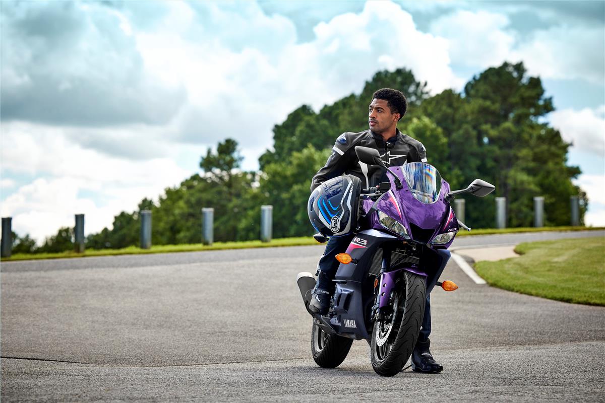 Yamaha reveals new colours for 2023 YZF-R3 and YZF-R7 | Visordown