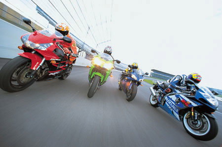 ルビア Road Test: CBR954RR vs. ZX-9R v GSX-R1000 v YZF-R1 | Visordown