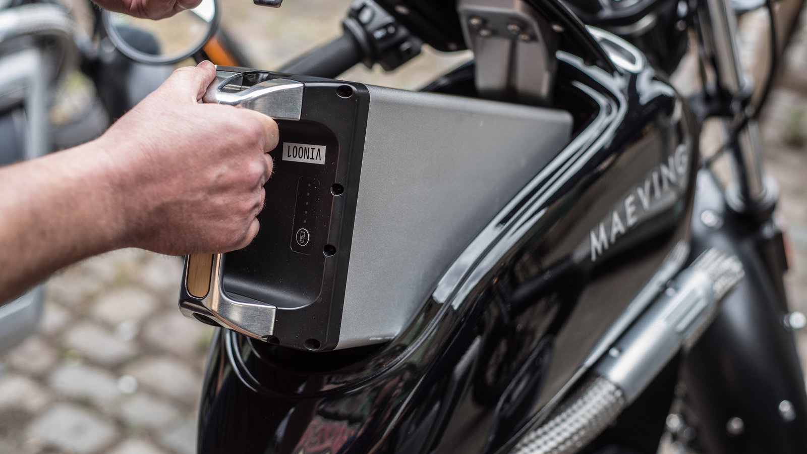 removable battery maeving rm1