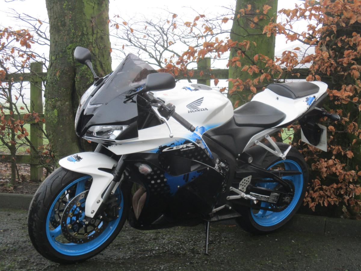 Bike of the day: Triumph Speed Triple 955i