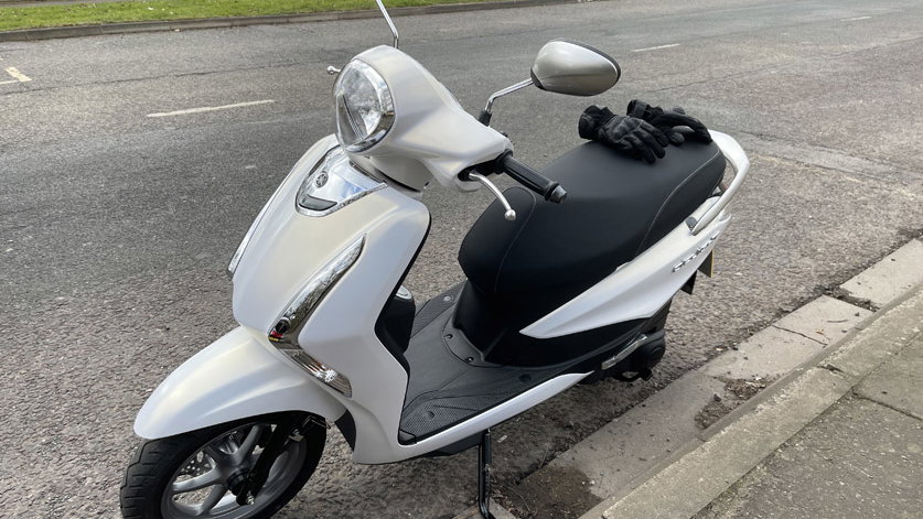 Yamaha D'elight 125 2021 parked up